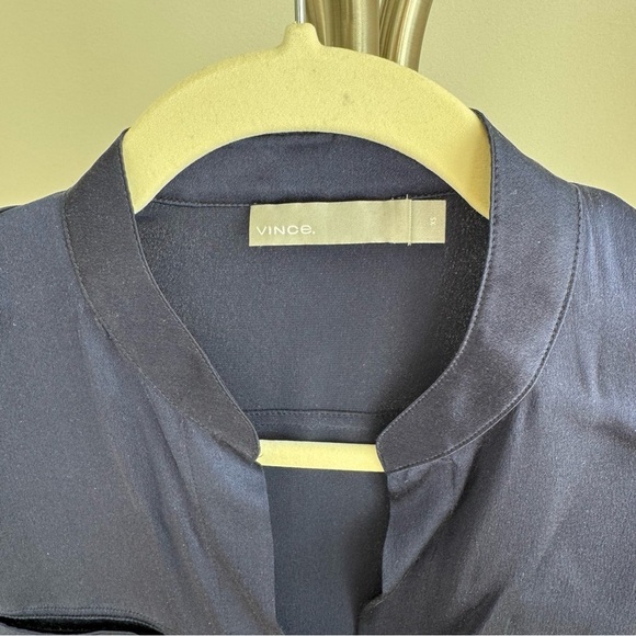 VINCE Navy Blue 100% Silk Blouse Banded Collar V-Neck Size XS - Picture 3 of 5